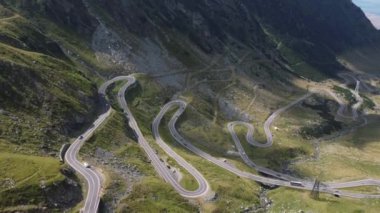Romanya 'nın Transfagarasan karayolu üzerindeki hava sahnesi