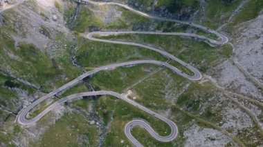Romanya 'nın Transfagarasan karayolu üzerindeki hava sahnesi