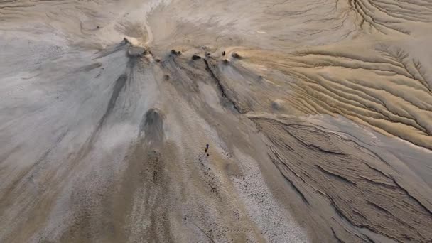 Aktif Çamur Volkanları Üzerindeki Hava Manzarası Çamurlu Volkanlar Bölgesi Buzau — Stok video