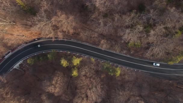 Vista Aerea Della Strada Montagna Durante Primavera Auto Che Guidano — Video Stock