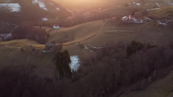 Pemandangan Musim Semi Udara Atas Lembah Pegunungan Celah Rucar Bran — Stok Video