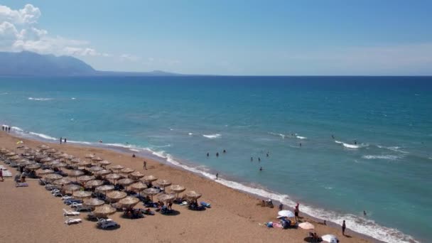 Vídeo Aéreo Drones Icónica Playa Zafiro Turquesa Ayiou Nikolaou Grecia — Vídeo de stock