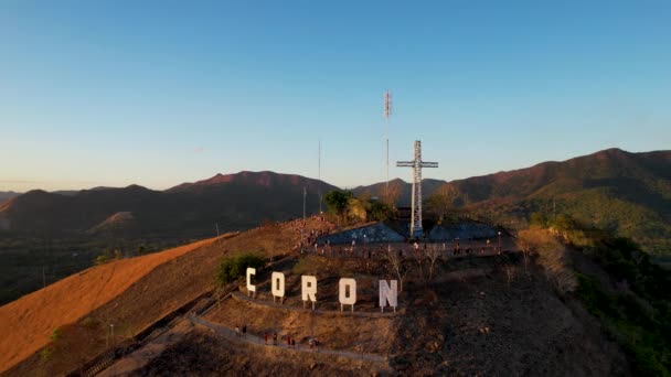 Flygdrönare Video Mount Tapyas Vid Solnedgången Coron Stad Busuanga Palawan — Stockvideo