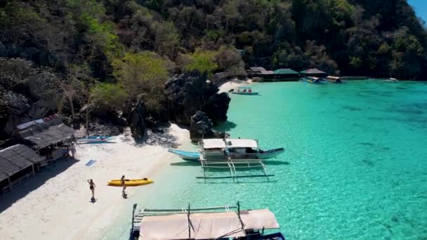 4Kエアリアルドローンビデオ 美しい白い砂バヌールビーチ コロン パラワン フィリピン — ストック動画