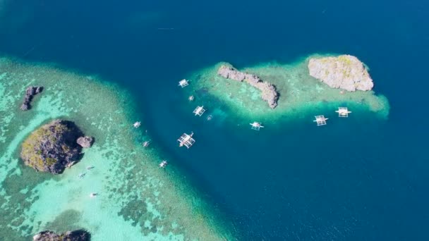 Aerial Drone Video Siete Pecados Siete Łodzi Otoczonych Błękitnym Morzem — Wideo stockowe