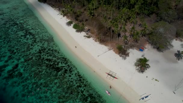 Aerial Drone Video Van Cagdanao Eiland Met Wit Zandstrand Kristalhelder — Stockvideo
