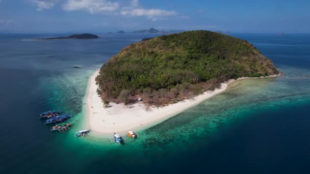 菲律宾巴拉旺岛有白色沙滩和水晶般清澈的Cagdanao岛的4K空中无人机视频 — 图库视频影像