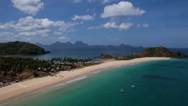 4Kエアリアルドローンビデオツインビーチとナッパンビーチ リナパカン パラワン フィリピンで美しい砂とヤシの木と — ストック動画