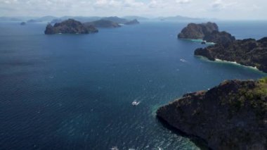 Filipinler, El Nido 'daki güzel Büyük Göl' ün 4K Hava Aracı görüntüsü