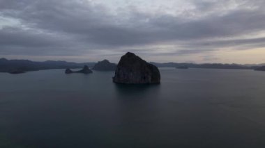4K Hava Aracı Klibi Las Cabanas Plajı El Nido, Palawan, Filipinler