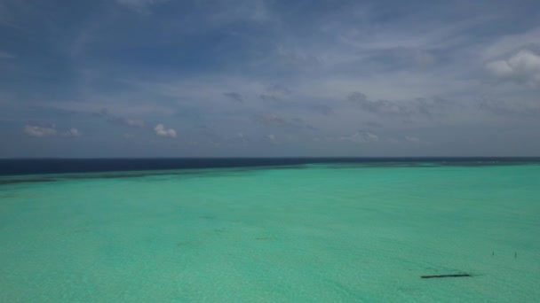 4Kエアリアルドローンビデオ白い砂浜 ボート ターコイズブルーウォーター フィリピン — ストック動画