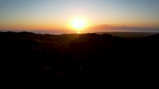 Aerial Drone Video Coast Siquijor Island Golden Hour Lush Jungle — Vídeo de stock