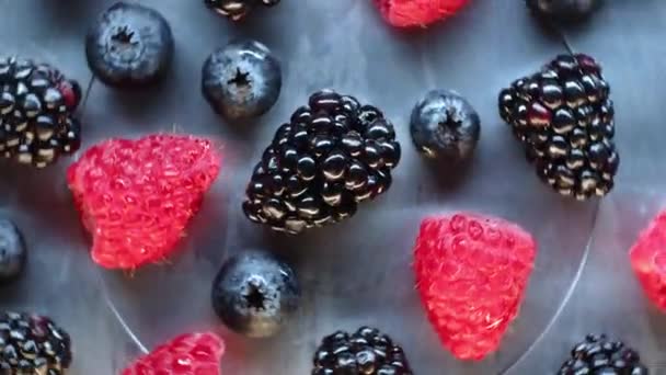 Close Top View Footage Pink Fresh Raspberry Blackberries Sweet Blueberries — Stock Video