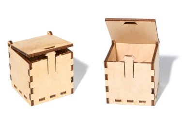 Beyaz arka plan üzerinde izole ahşap boş kutu