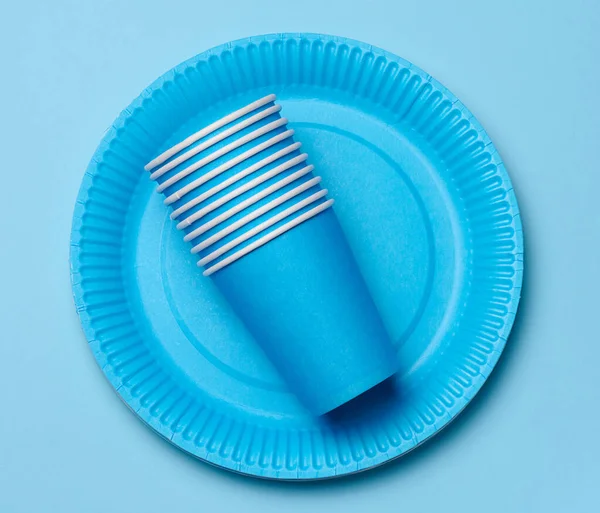 Kulaté Jednorázové Modré Papírové Talíře Šálky Piknik Recyklovatelný Odpad Horní — Stock fotografie
