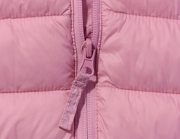 Egy Cipzáras Rózsaszín Kabát Töredéke Közelről — Stock Fotó