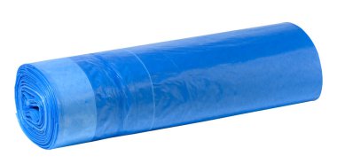 Beyaz arka planda ipleri olan mavi plastik çöp torbaları, kapatın.