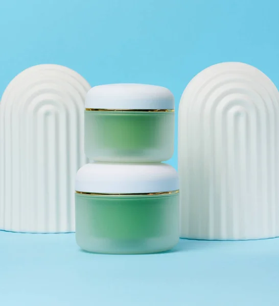 Groene Pot Voor Cosmetica Een Witte Tafel Verpakking Voor Room — Stockfoto