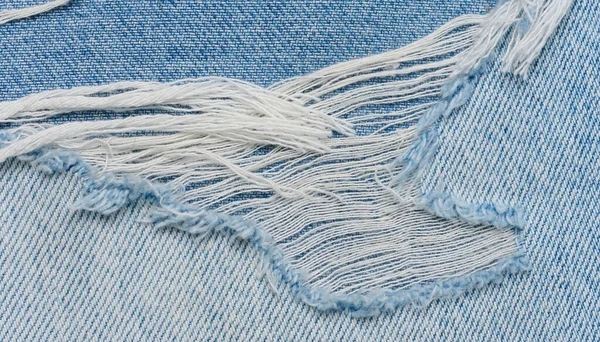Fragment Blått Jeans Tyg Med Ett Hål Full Frame Närbild — Stockfoto
