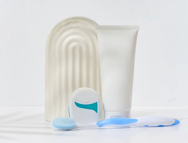 Witte Plastic Buis Voor Tandpasta Tandenborstel Tandzijde Witte Achtergrond — Stockfoto