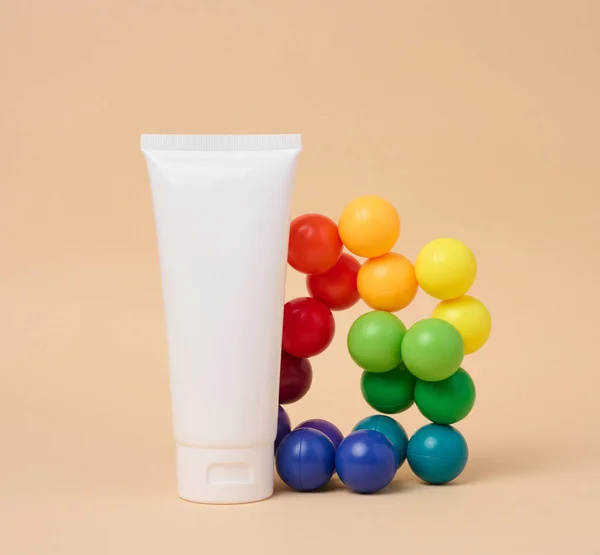 Tubo Plástico Branco Para Cosméticos Fundo Bege Modelo Para Branding — Fotografia de Stock