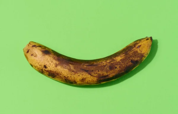 Overripe Yellow Banana Green Background Top View — Stock Photo, Image