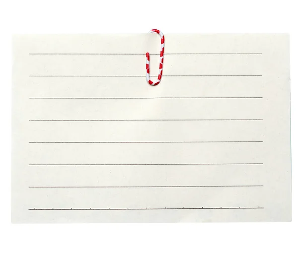 排成一行的白纸和白色背景上的红纸夹 — 图库照片