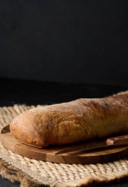 Tahtada çıtır çıtır ekmek.