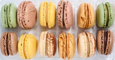 Renkli kurabiye çeşitleri, üst görünüm.