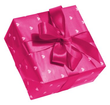 Kutu pembe kağıda sarılmış ve beyaz izole edilmiş arka planda pembe kurdele var.