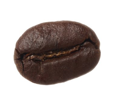 İzole edilmiş arka planda kavrulmuş kahve çekirdeği, yakın plan.