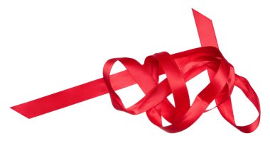 İzole edilmiş arkaplanda kırmızı saten kurdele parçası, üst görünüm