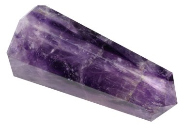 Kesimli kristal şeklinde büyük mor bir ametist. Doğal dokuları olan şeffaf mineral, doğanın, enerjinin ve güzelliğin sembolü.