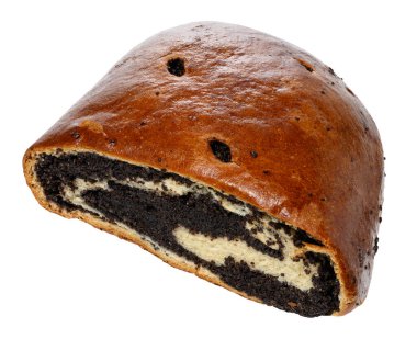 Haşhaş tohumlarının yarısı izole bir arka planda, tatlı