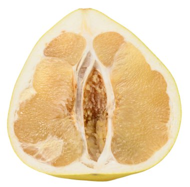 İzole edilmiş arka planda sulu olgun pomeloların yarısı, kapat