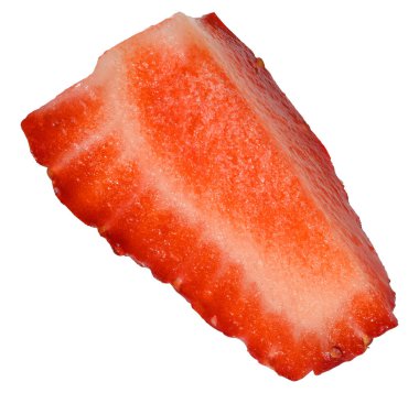 İzole edilmiş arkaplanda olgun kırmızı çilek parçası