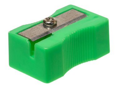 İzole edilmiş arka planı metal bıçaklı yeşil plastik kalem açacağı.