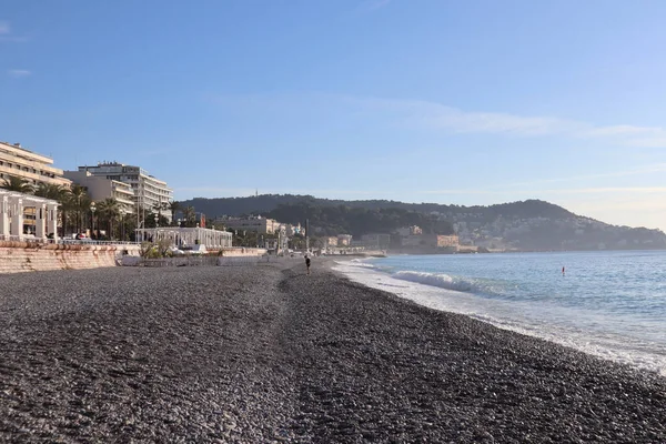 ニース フランス 2022 ニースの小石のビーチの朝のビュー — ストック写真