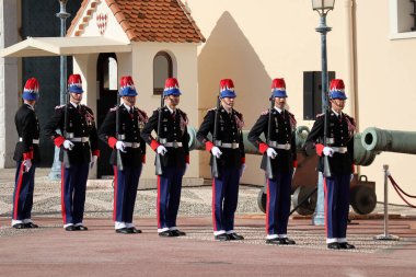 Monako, Monako - 11.19.2022: Monako Ulusal Günü 'nde resmi muhafız yürüyüşü