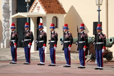 Monako, Monako - 11.19.2022: Monako Ulusal Günü 'nde resmi muhafız yürüyüşü