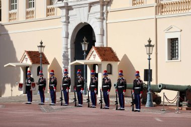 Monako, Monako - 11.19.2022: Monako Ulusal Günü 'nde resmi muhafız yürüyüşü