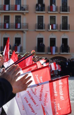 Monako, Monako - 11.19.2022: Ulusal Prensler Günü 'nde Monako Bayrakları - Hükümdarlık Prensleri Günü
