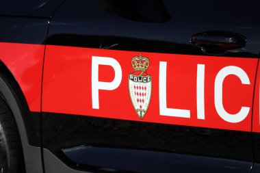 Monako, Monako - 11.19.2022: Polis arabasında Monako polisi imzası