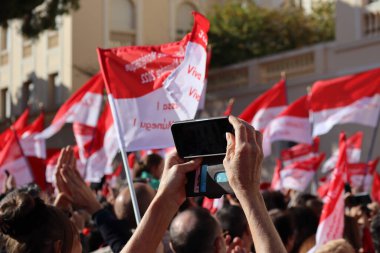 Monako, Monako - 11.19.2022: Ulusal Prensler Günü 'nde Monako Bayrakları - Hükümdarlık Prensleri Günü