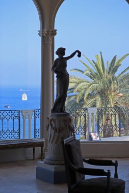 Saint-Jean-Cap-Ferrat, Fransa - 29 Temmuz 2021: Saint-Jean-Cap-Ferrat yarımadasındaki ünlü villanın içi