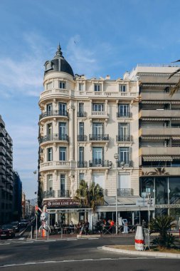 Nice, Fransa - 19.02.2023: Nice 'teki Promenade des Anglais' deki antik bina