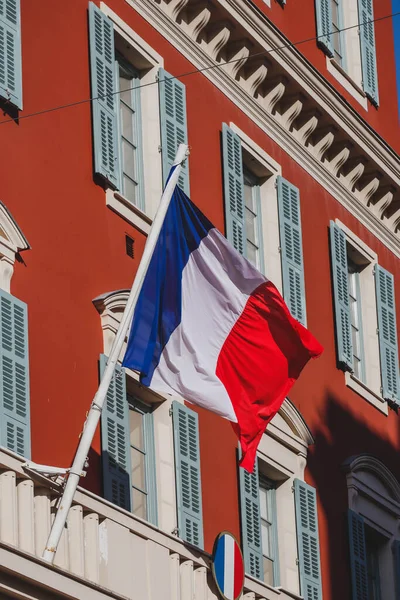 ニースの市庁舎のフランス国旗 — ストック写真