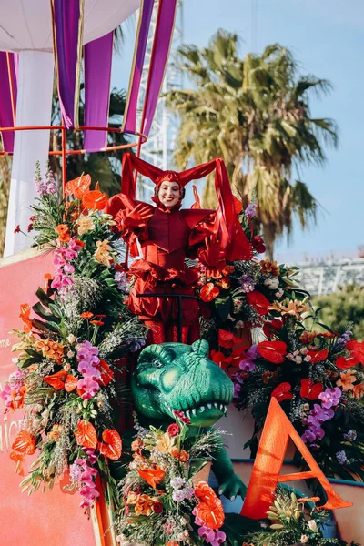 Nice Frankrig 2023 Parade Med Blomster Kostumer Ved Karnevalet Nice - Stock-foto