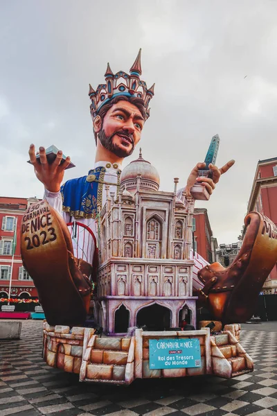 2023年2月19日 位于马塞纳中心的2023年尼斯狂欢节上的巨大木偶 — 图库照片