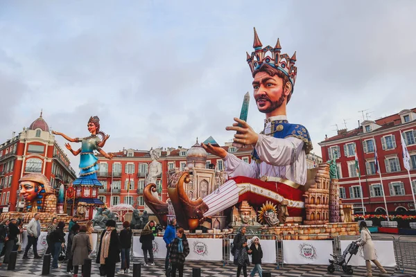 2023年2月19日 位于马塞纳中心的2023年尼斯狂欢节上的巨大木偶 — 图库照片